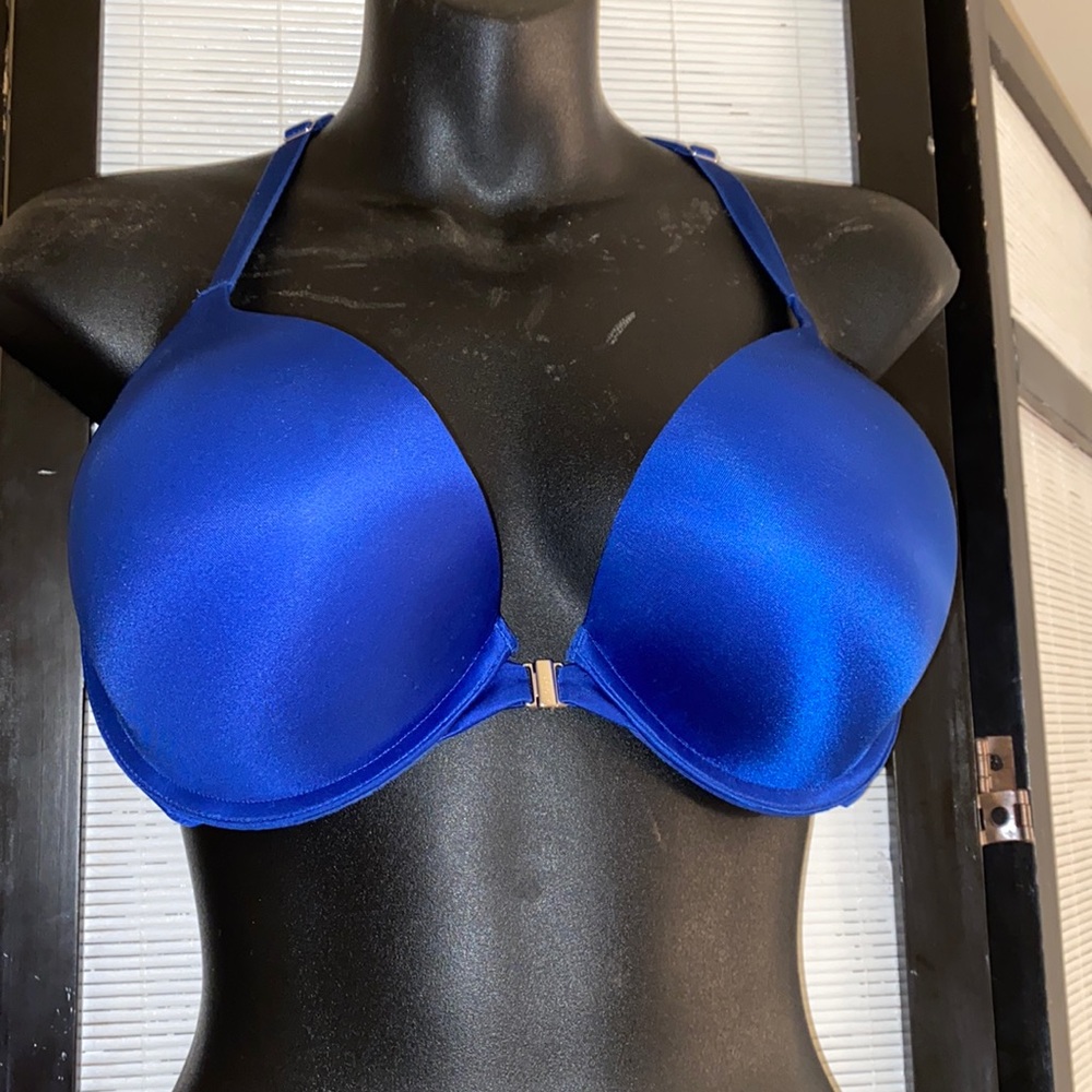 Victoria’s Secret bombshell plunge bra